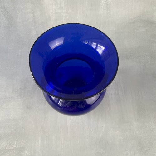 Elégant petit vase verre soufflé bleu cobalt , Murano ?