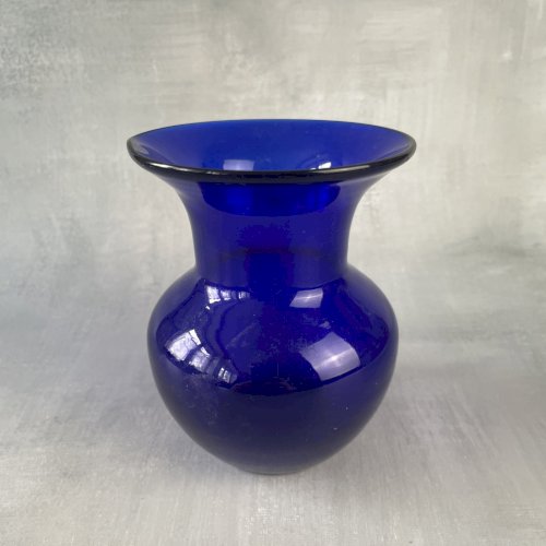 Elégant petit vase verre soufflé bleu cobalt , Murano ?
