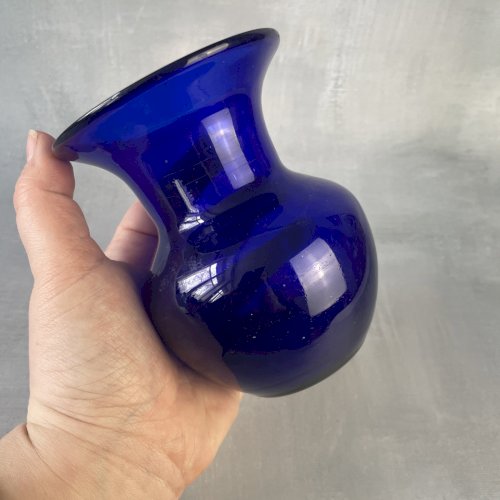 Elégant petit vase verre soufflé bleu cobalt , Murano ?