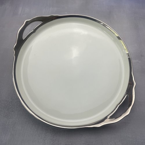 Elégant plat plateau double anses porcelaine blanche et bord argenté MEHUN