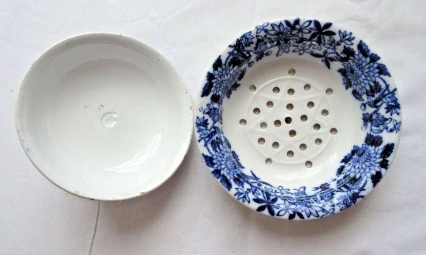 Eléments de toilette, égouttoir à éponge + couvercle, porcelaine Made in England