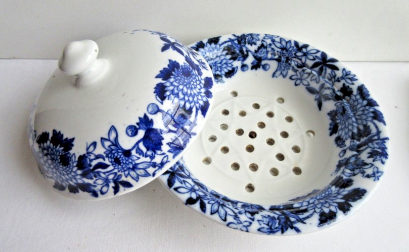 Eléments de toilette, égouttoir à éponge + couvercle, porcelaine Made in England