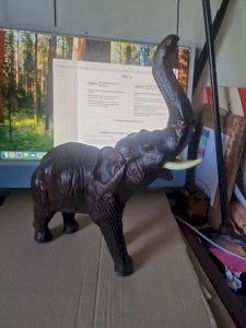 Éléphant en cuir marron hauteur 36 cm- trompe a restaurer