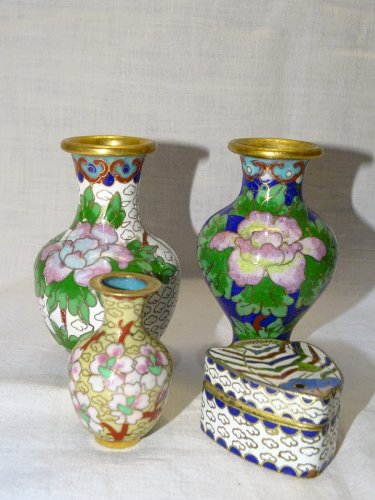 -EMAUX CLOISONNES 2 VASES A VIOLETTES 1 PETIT VASE & 1 BOITE à PILULES  D