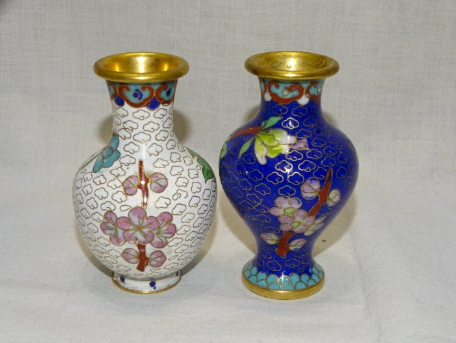 -EMAUX CLOISONNES 2 VASES A VIOLETTES 1 PETIT VASE & 1 BOITE à PILULES  D