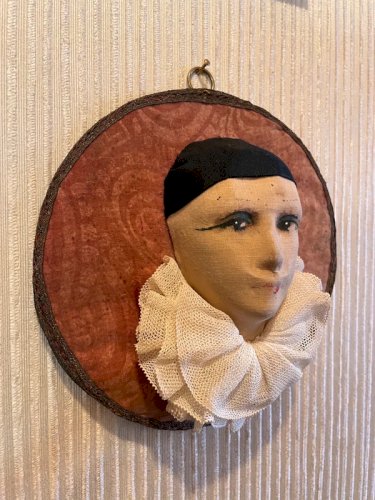 Encadrement 1930 tête de Pierrot poupée de salon