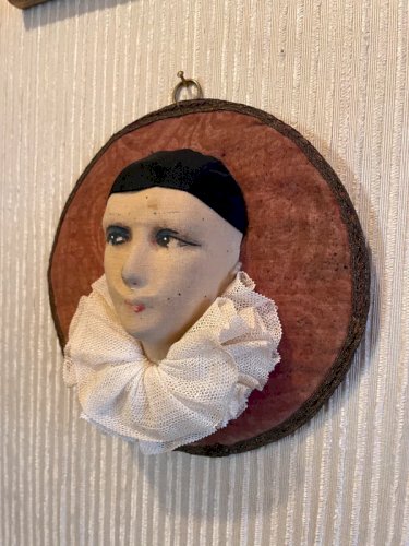 Encadrement 1930 tête de Pierrot poupée de salon