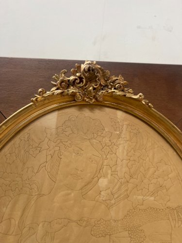 Encadrement ovale en bois et stuc doré XX siècle