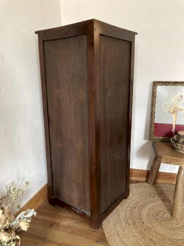 Encoignure galbée en bois