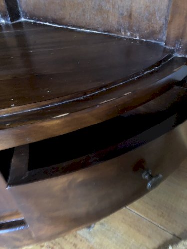 Encoignure galbée en bois