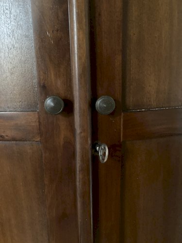 Encoignure galbée en bois