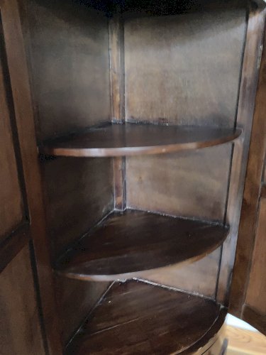 Encoignure galbée en bois