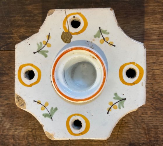Encrier ancien XVIIIe siècle en faïence d’Auxerre ou Ancy-le-Franc – décor flora