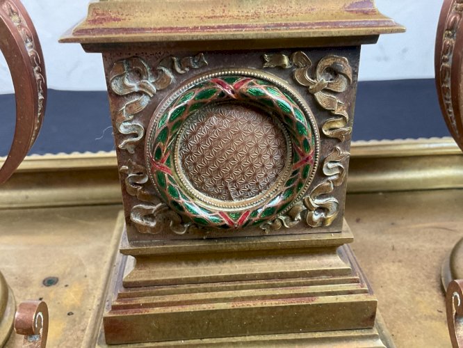 Encrier bronze guilloché personnages XIXème