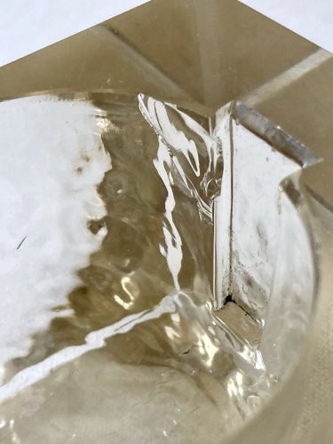 Encrier de bureau à réservoir en verre taillé biseauté et laiton, vers 1900
