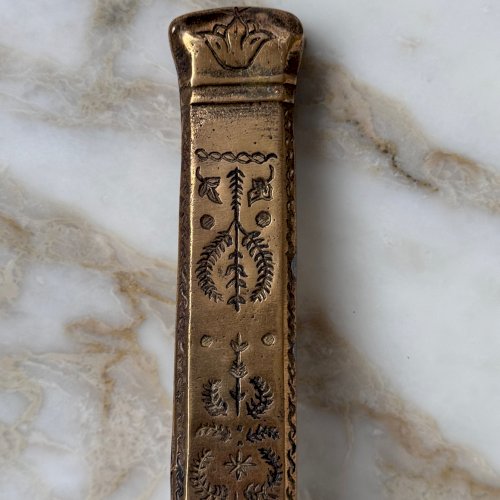 Encrier de voyage en bronze finement gravé XIXe Moyen-Orient  M4007