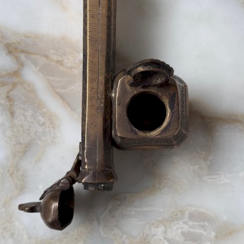 Encrier de voyage en bronze finement gravé XIXe Moyen-Orient  M4007