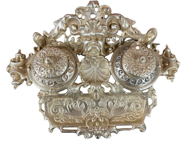 Encrier double rococo en laiton doré – France XIXe – Accessoire d’écriture