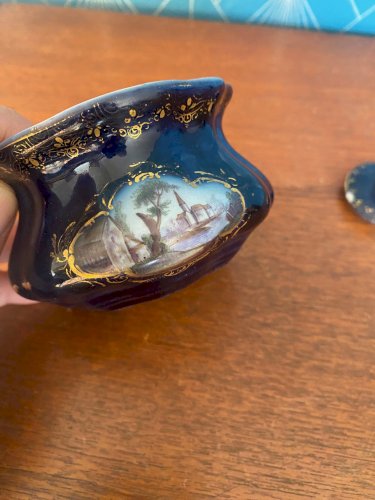 Encrier du XIXème, en porcelaine blanche.