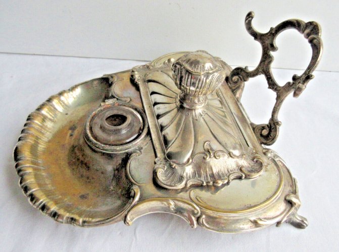Encrier style Louis XV, métal argenté avec buvard et verrine à encre