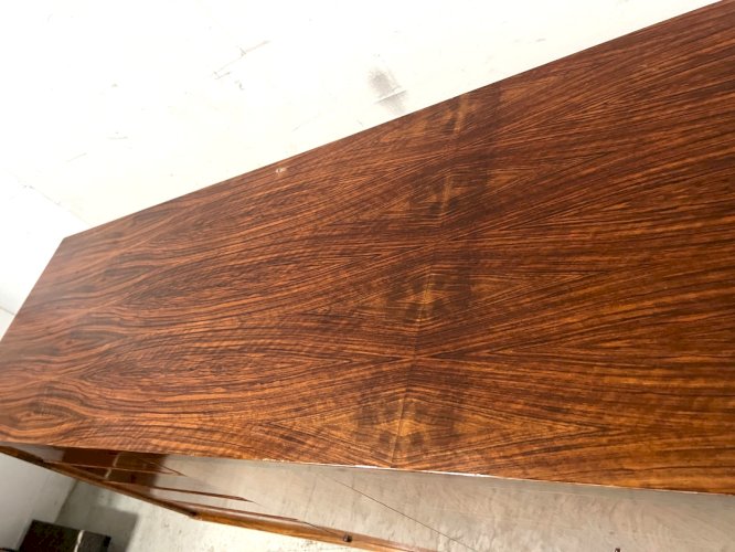 Enfilade Dannoise en bois de placage et pietement en fer XX siècle