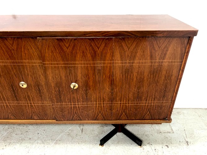 Enfilade Dannoise en bois de placage et pietement en fer XX siècle