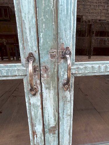 Enfilade vitrée en teck birman avec patine turquoise dorigine