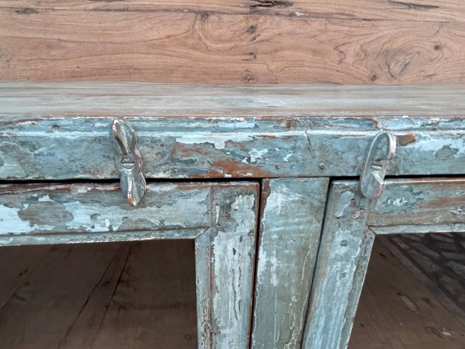 Enfilade vitrée en teck birman avec patine turquoise dorigine