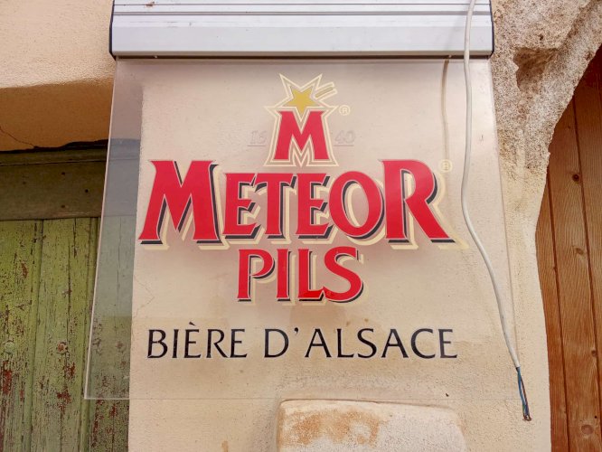 Enseigne publicitaire lumineuse – Bar / Café 