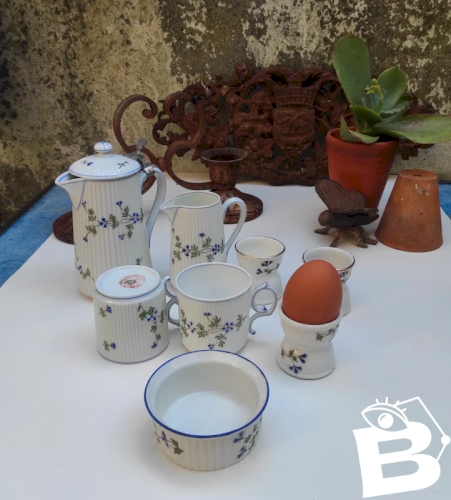 Ensemble ancien de porcelaine de Mehun pour le grand dépôt Émile Bourgeois