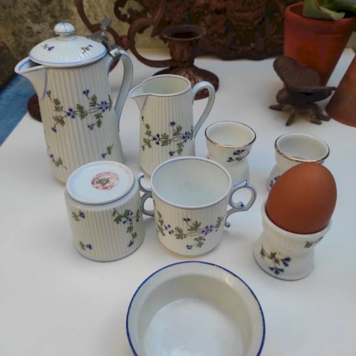 Ensemble ancien de porcelaine de Mehun pour le grand dépôt Émile Bourgeois