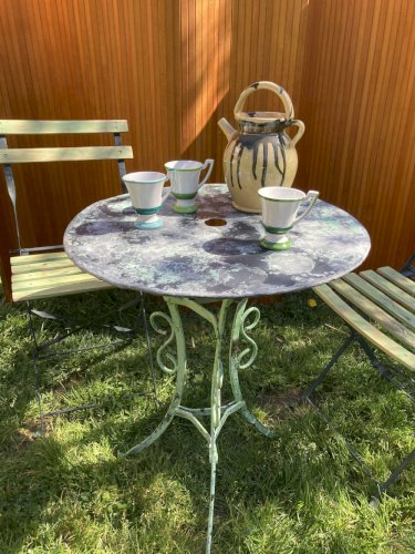 Ensemble bistrot ancien fer forgé – table années 30 et chaises pliantes