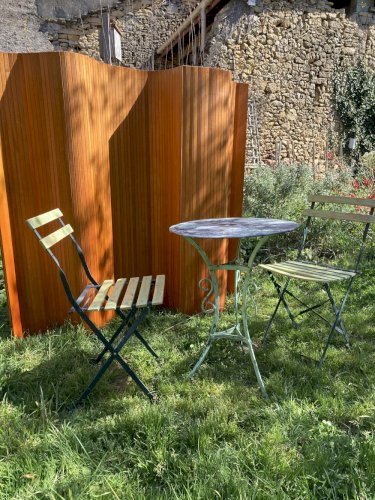 Ensemble bistrot ancien fer forgé – table années 30 et chaises pliantes