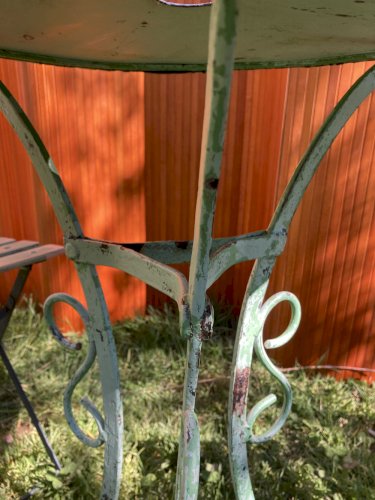 Ensemble bistrot ancien fer forgé – table années 30 et chaises pliantes