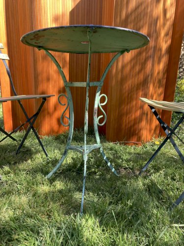 Ensemble bistrot ancien fer forgé – table années 30 et chaises pliantes