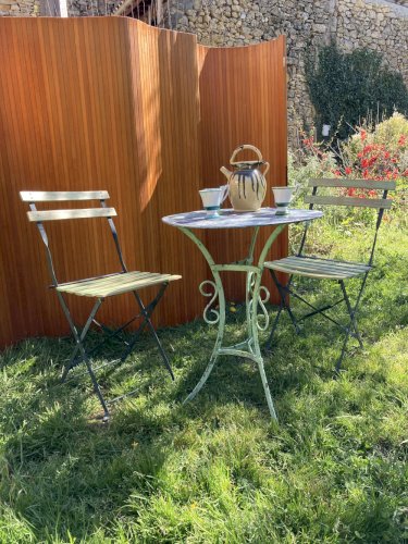Ensemble bistrot ancien fer forgé – table années 30 et chaises pliantes