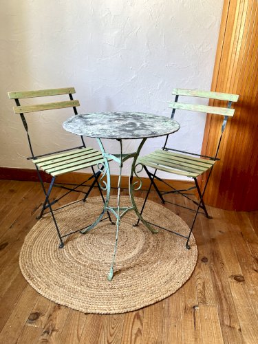 Ensemble bistrot ancien fer forgé – table années 30 et chaises pliantes