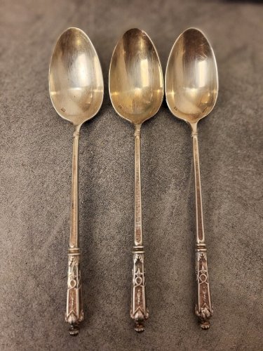 ENSEMBLE DE 12 PETITES CUILLERES EN METAL ARGENTE