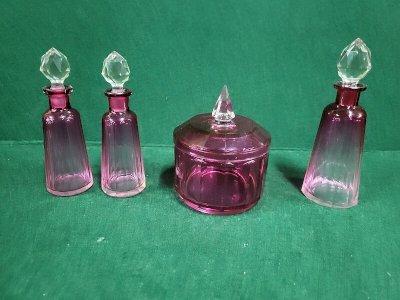 SET OF 4 PIECES IN PINK AND WHITE CRYSTAL