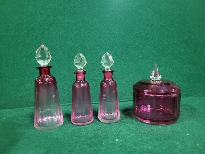 ENSEMBLE DE 4 PIECES EN CRISTAL ROSE ET BLANC