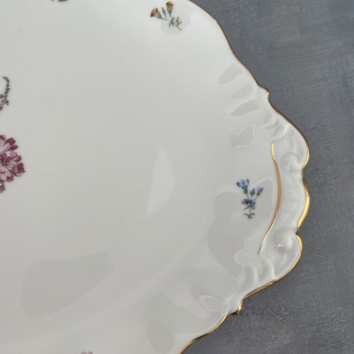 Ensemble de 4 plats ovale et rond porcelaine de Limoges à décor floral et dorure