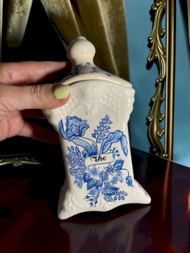 Ensemble de 4 pots anciens en faïence de Delft – décor bleu et blanc