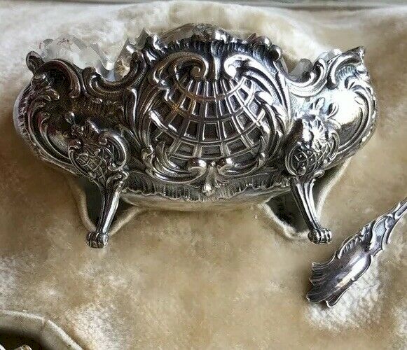 Lot De 4 Petites Salières Et Poivrières Rouges Attrayantes