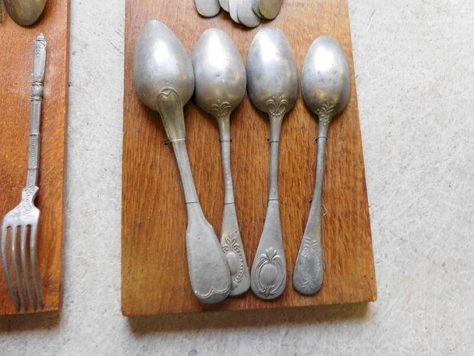 ENSEMBLE DE COUVERTS ENTIER EN DECORATION