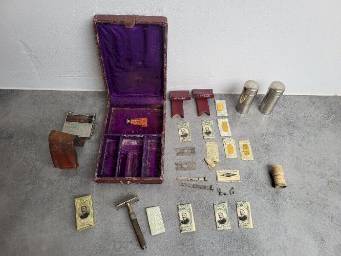 ENSEMBLE DE RASOIR ANCIEN EN COFFRET NECESSAIRE DE RASAGE APOLLO