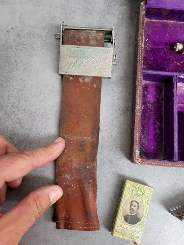 ENSEMBLE DE RASOIR ANCIEN EN COFFRET NECESSAIRE DE RASAGE APOLLO