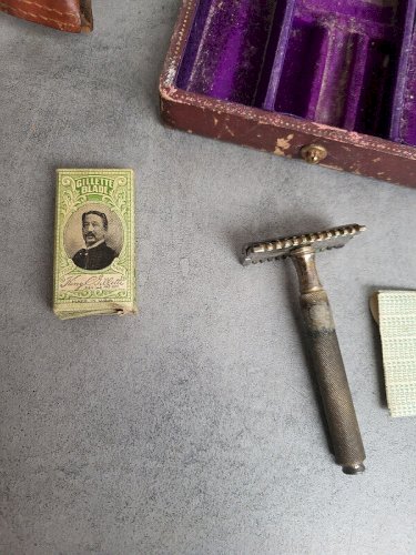 ENSEMBLE DE RASOIR ANCIEN EN COFFRET NECESSAIRE DE RASAGE APOLLO