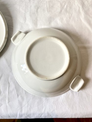 Ensemble de trois plats de service, Moulins des Loups, Orchies, modèle "Nappe"