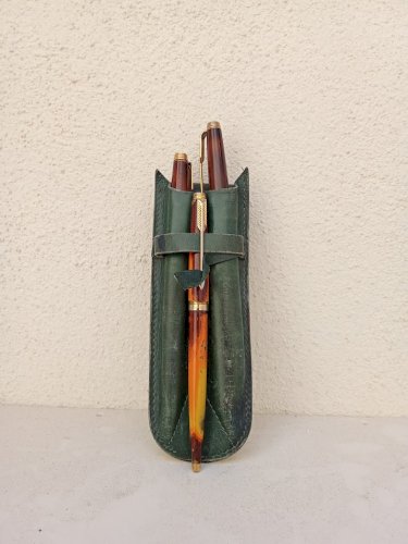 Ensemble de trois stylos anciens de marque Parker