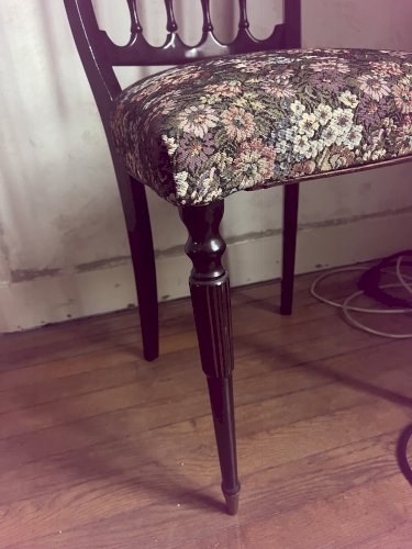 Ensemble table de salle à manger extensible + 4 chaises – style classique français